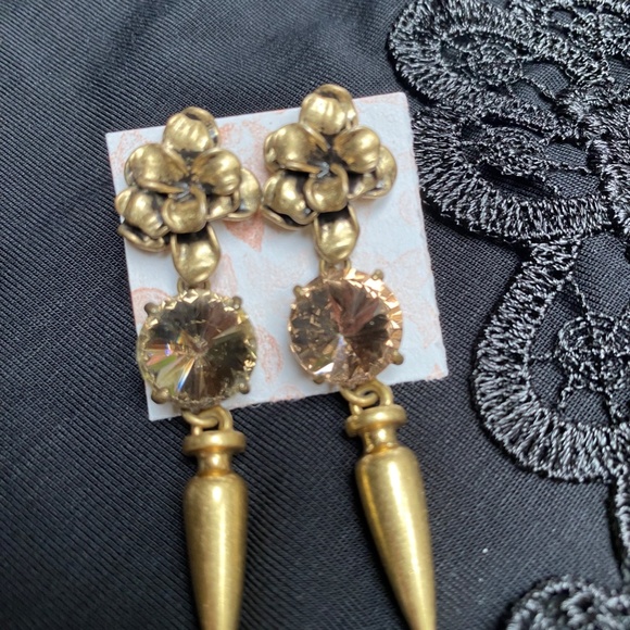 Stella & Dot Earrings - Picture 2 of 3